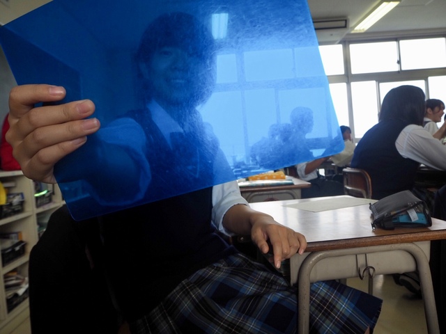 徳之島高校２年大窪玲奈ー隣の席は青く見える